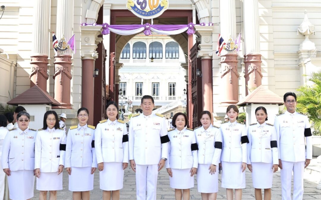 ออมสิน ทูลเกล้าฯ ถวายแจกันดอกไม้และลงนามถวายพระพรชัยมงคล เนื่องในโอกาสพระราชพิธีมหามงคลเฉลิมพระชนมพรรษา 4 รอบ สมเด็จพระนางเจ้าฯ พระบรมราชินี