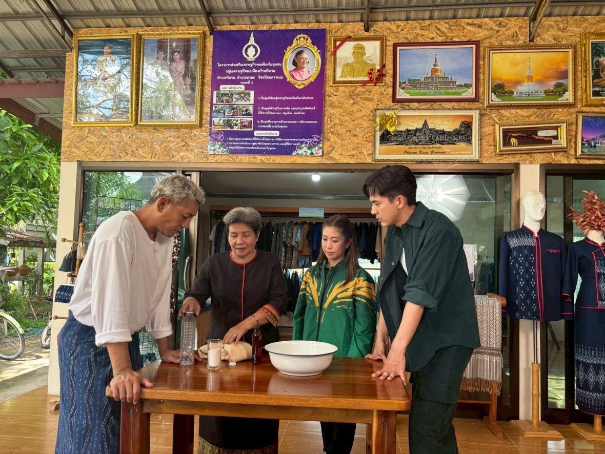 ธ.ก.ส. ชวนชมรายการหอมแผ่นดิน กลิ่นไอเกษตร ลุยจังหวัดนครพนม ชมนวัตกรรม "ผลิตภัณฑ์ทำผ้านิ่มจากยางนา" 