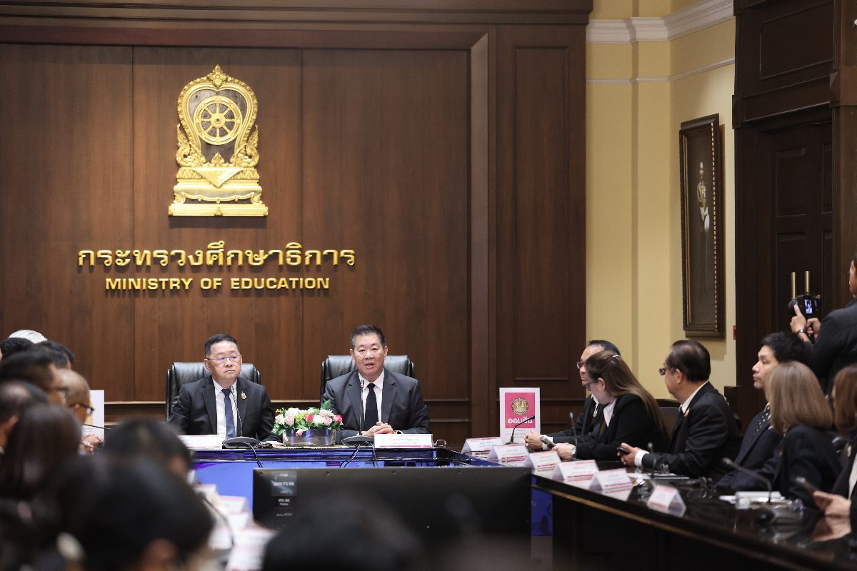 ออมสิน จับมือ กระทรวงศึกษาธิการ “ก้าวไปกับครู…ช่วยแม่พิมพ์สู่อิสรภาพการเงิน”ลดดอกเบี้ยเงินกู้ครูผ่อนดีเหลือ 3.50% ต่อปี ถึงสิ้นปี 70 เงินงวดเดิม ตัดต้นมากขึ้น หนี้หมดเร็วขึ้น