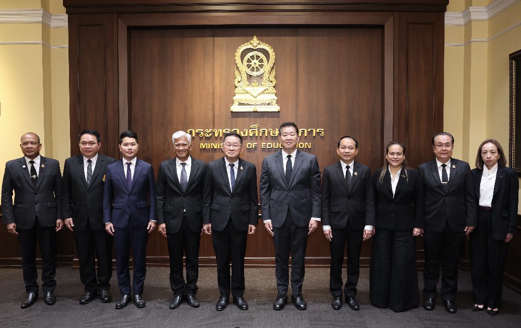 ออมสิน จับมือ กระทรวงศึกษาธิการ “ก้าวไปกับครู…ช่วยแม่พิมพ์สู่อิสรภาพการเงิน”ลดดอกเบี้ยเงินกู้ครูผ่อนดีเหลือ 3.50% ต่อปี ถึงสิ้นปี 70 เงินงวดเดิม ตัดต้นมากขึ้น หนี้หมดเร็วขึ้น