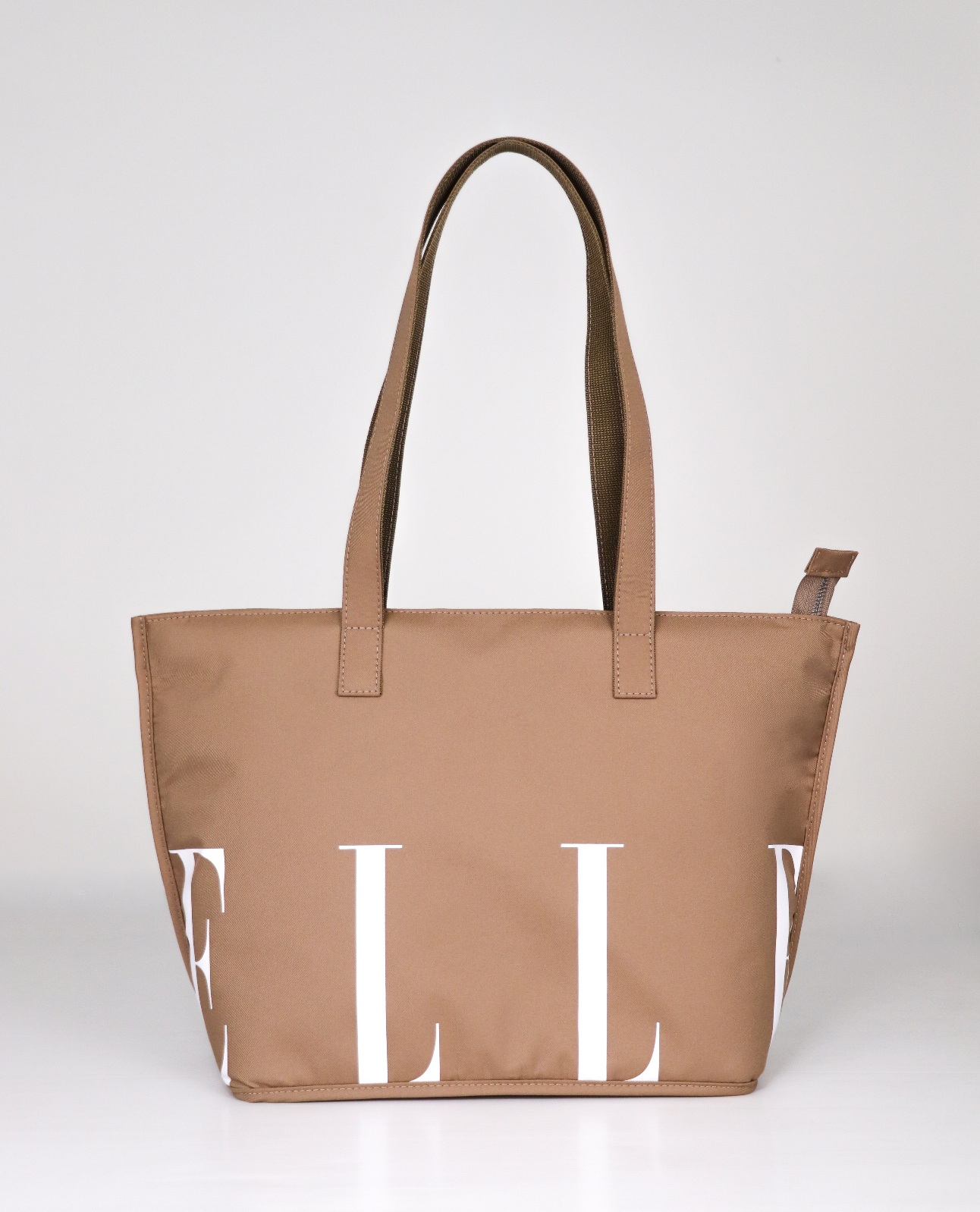 จากวัสดุรีไซเคิลสู่แฟชั่นอย่างมีสไตล์ “ELLE Recycle Nylon Collection” สะท้อนแนวคิดสวย ใส่ใจโลก